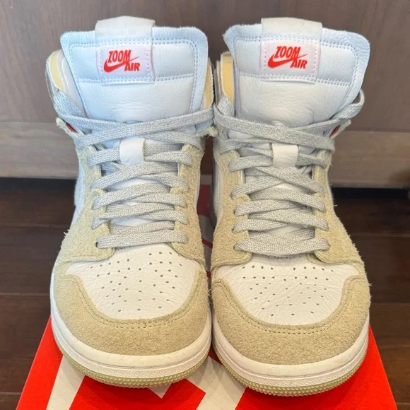 Nike Dunk Low SE in White and Light Curry - Picture 4 of 4